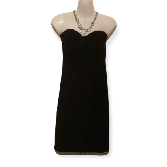 🍒 Black dress w/ textured stretchy fabric!!! - Picture 3 of 7